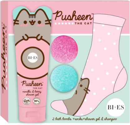 Pusheen The Cat Bath Time Gift Set for Kids – 2-in-1 Shower Gel & Shampoo with Vanilla & Berry (240ml), 2 Bath Bombs (55g Each) & Pink Pusheen Socks – 98% Natural, Vegan & Safe for Kids Aged 3+